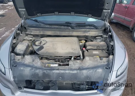 2016 Jeep Cherokee Latitude z USA, uszkodzony, nr VIN 1C4PJMCS5GW236487